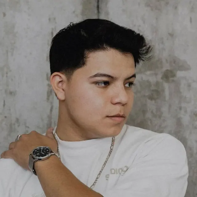 Alberto Hernandez, barbero de Studio 99
